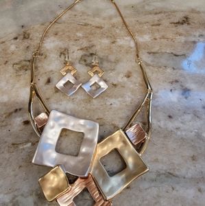 Gorgeous Necklace and Earrig Set